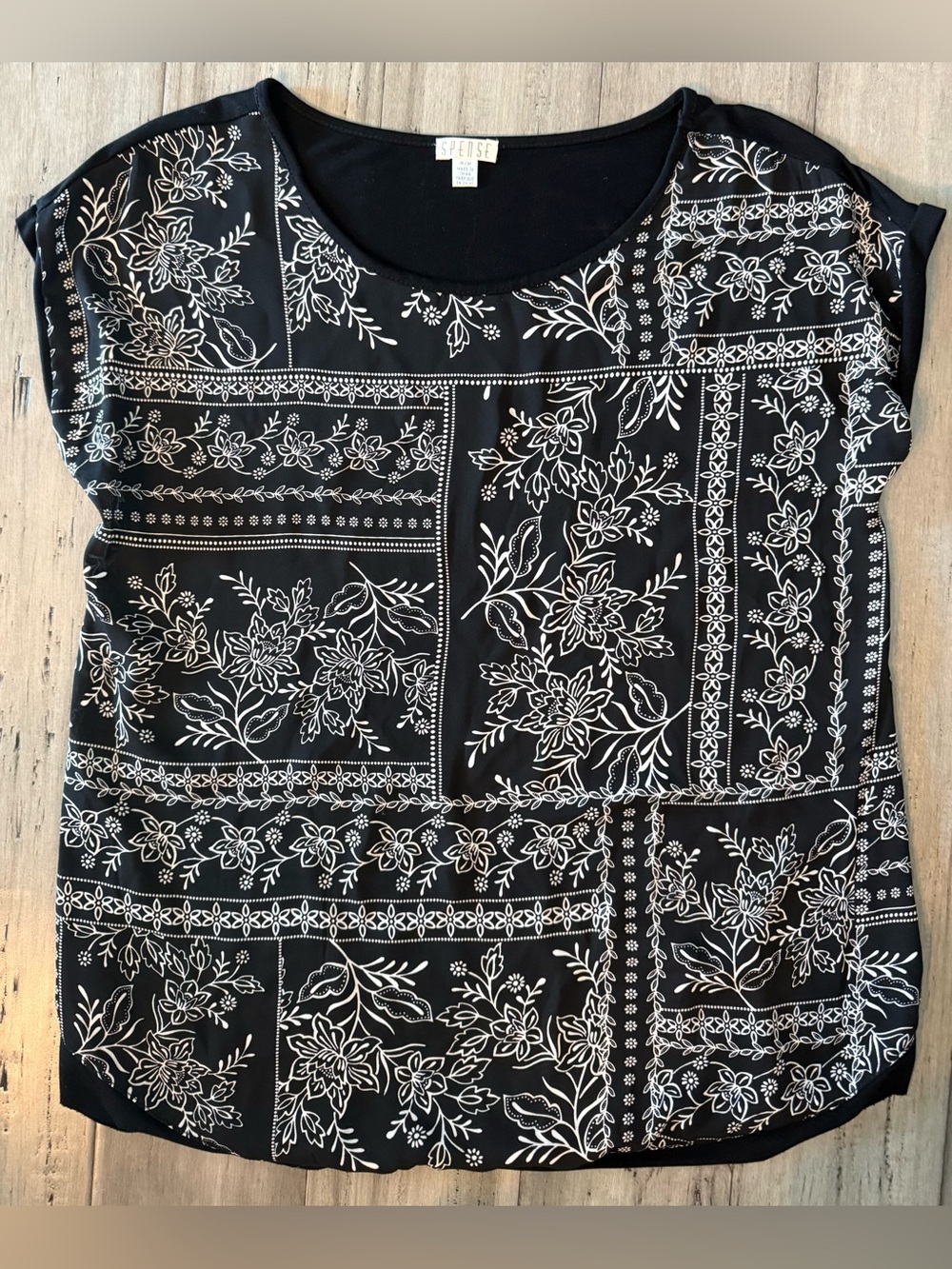 Black and White Floral Print Women’s Top